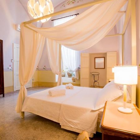 Palazzo Ashian Bed and Breakfast Acquarica del Capo Exteriör bild