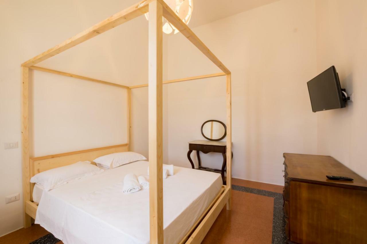 Palazzo Ashian Bed and Breakfast Acquarica del Capo Exteriör bild