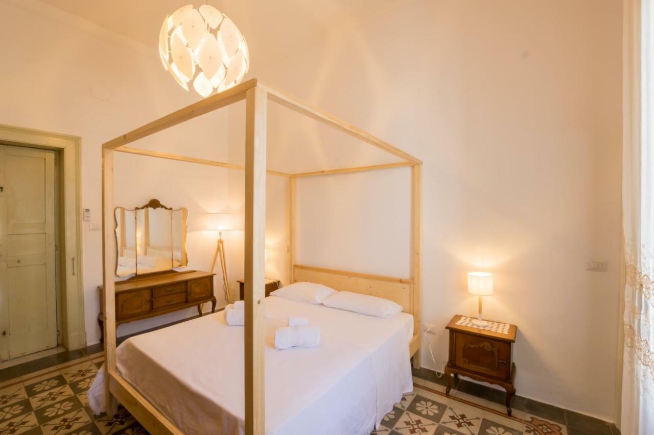 Palazzo Ashian Bed and Breakfast Acquarica del Capo Exteriör bild