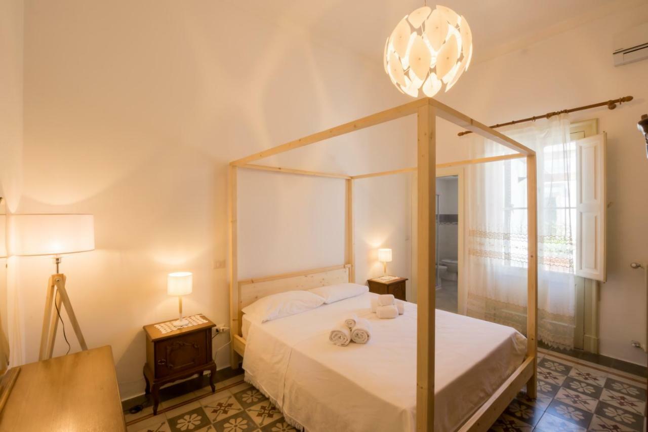 Palazzo Ashian Bed and Breakfast Acquarica del Capo Exteriör bild