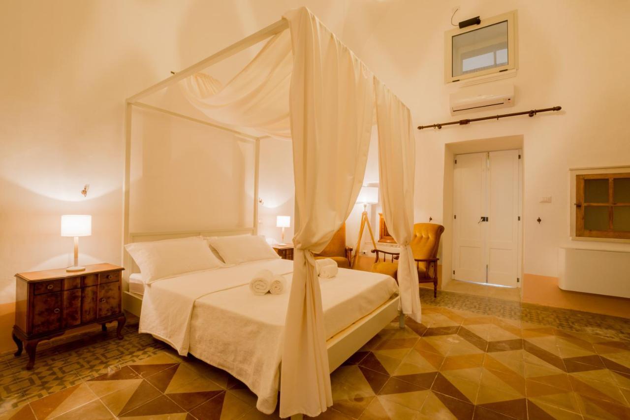 Palazzo Ashian Bed and Breakfast Acquarica del Capo Exteriör bild